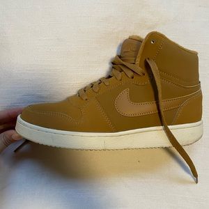 Womens high top Nike Jordans - size 7